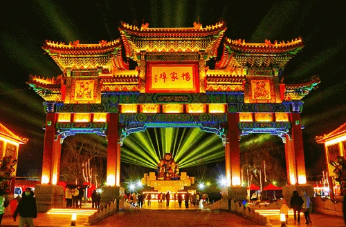 图5：杨家埠新春民俗灯会精彩纷呈