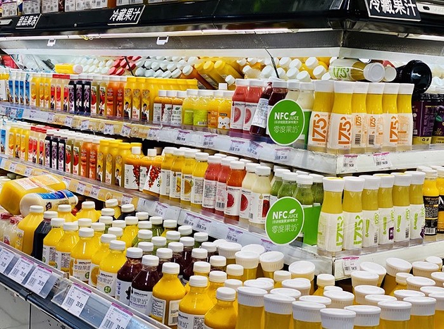 2020年的永旺果汁货架，零度果坊产品还占据C位。（图片拍摄：赵晓娟）