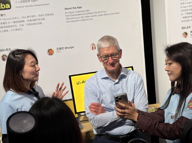 库克看开发者演示App