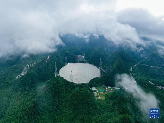 7月21日拍摄的“中国天眼”全景（维护保养期间拍摄，无人机照片）。 新华社记者 欧东衢 摄