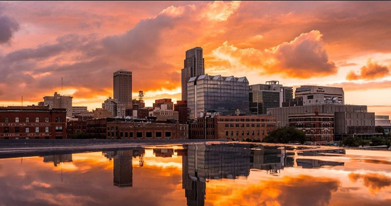 巴菲特故乡奥马哈小镇正耗资29亿美元大兴土木