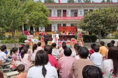 中央政治局召开会议：推进教育公平与优质教育资源供给，降低家庭教育开支