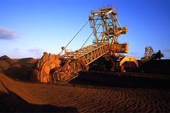 海关总署：今年前5个月铁矿砂、原油和大豆等商品进口量价齐升