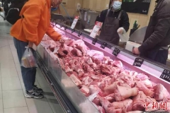 统计局：1月猪肉价格同比下降41.6%，降幅扩大4.9个百分点