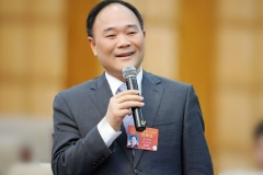 全国人大代表李书福建议：加大电动汽车换电体系建设，推广应用甲醇汽车