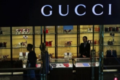 LV、GUCCI等售后内外有别