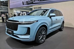 理想客服回应汽车高速上起火：消防部门正在调查