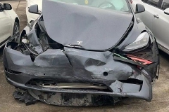 特斯拉国内大降价车主心态崩了 被曝直接破坏车辆：定损27万