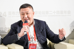 “你妈吃了这个螺丝，给你十万块钱你干不干？”