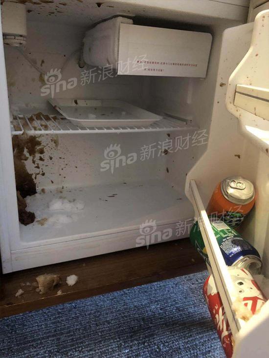 肮脏的客房冰箱（受访者供图）