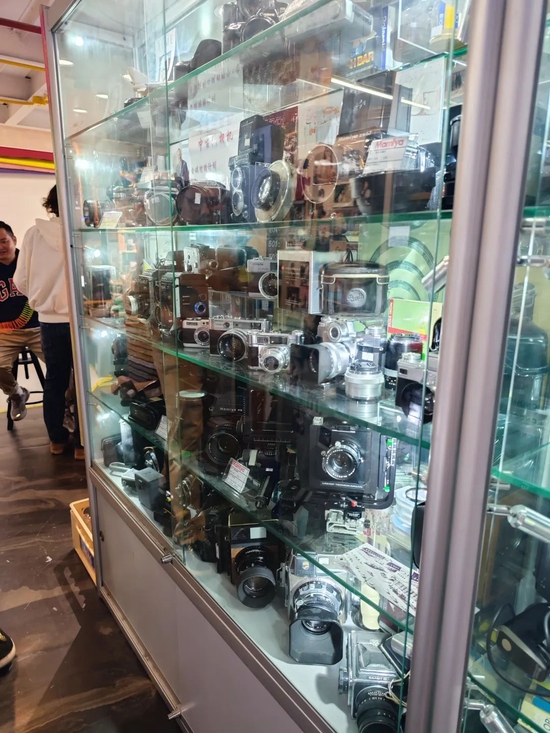 古老的胶片相机吸引了大批年轻人图片来源：每经记者 杜蔚 摄