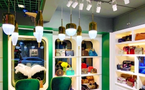 小店一天卖“壕包”近百个 二手奢侈品行业成新蓝海？