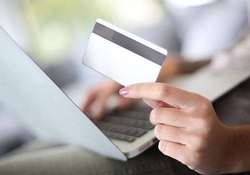 洪偌馨：信用卡的「冬天」