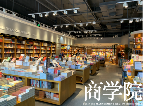 （言几又五棵松店：店员比顾客多）