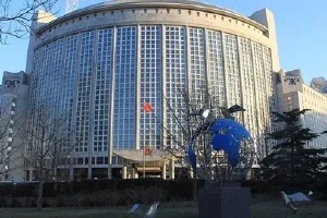 美军方声称在密切监测一个来自中国的高空侦查气球,外交部回应