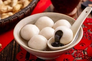 各色元宵汤圆销售旺:黑芝麻味销量高,川渝最喜“醉口”
