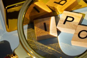 2025，股权融资规模暴增251%！2026，港股IPO热潮延续！