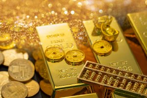 卖还是买？黄金“V型”巨震：回购窗口排起百米长队，有人连续三天买金条