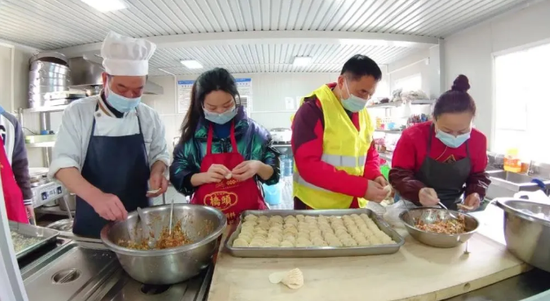 央视聚焦：响应号召、就地过年！绿地多个重大项目“年味”十足