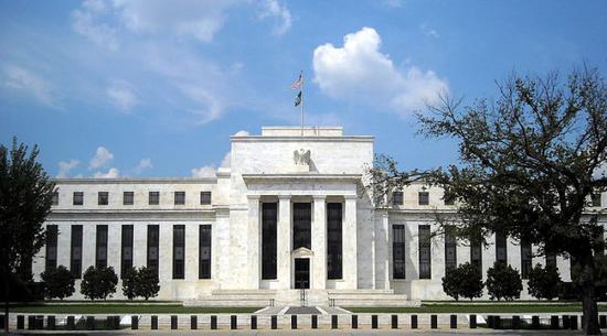 美联储维持基准利率不变 预计2023年底前两次加息