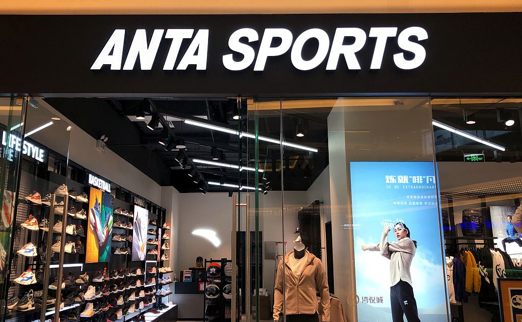 ESG观察|安踏女鞋海报被指“打色情擦边球” 又一企业因不负责任营销引热议