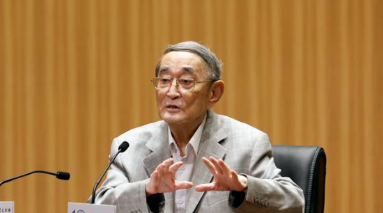 图为厉以宁。(原料图)