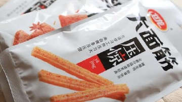 卫龙被曝吃出疑似情趣用品