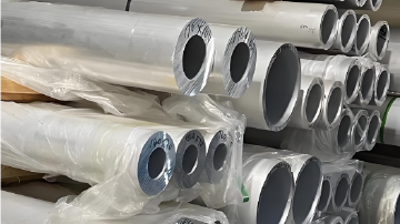 铝价飙涨！3股业绩暴增