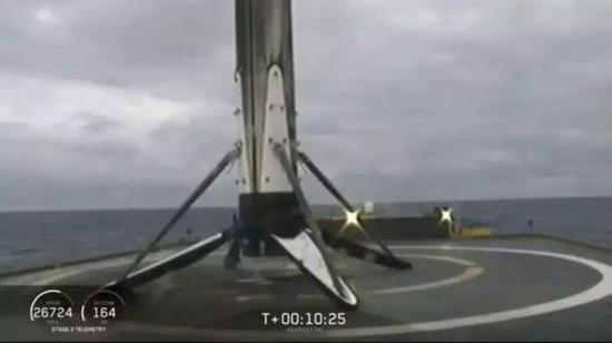 10  25 룬ھݺ400Ӣ645SpaceX˼ʻƽ½ ͼԴSpaceX