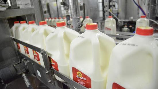 美国人不爱喝牛奶了？连这家百年乳业公司也破