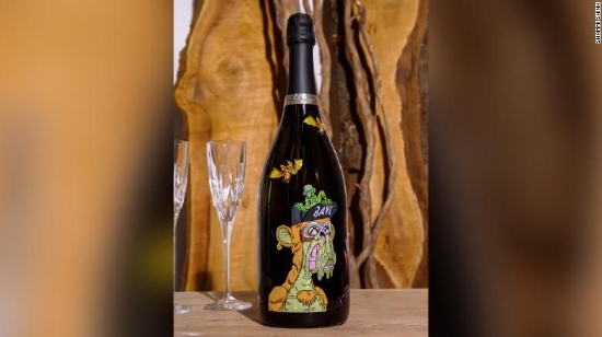 一瓶以数字收藏品Bored Ape作装饰的2017年Chateau Avenue Foch大瓶香槟以250万美元天价拍卖，打破拍卖纪录。