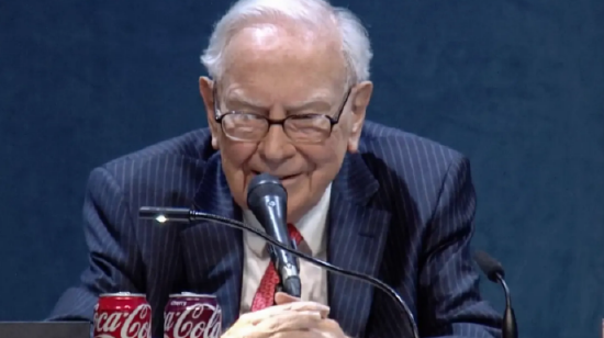 网易订阅:闲卡宝-巴菲特人生智慧：若想成就一番事业，职业生涯初期不必过分纠结薪水高低