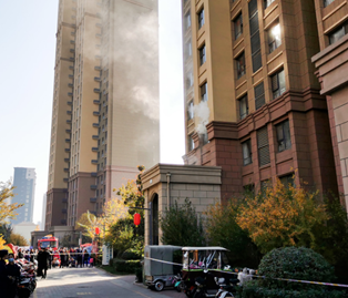 图：邯郸阿尔卡迪亚现场高空消防演练