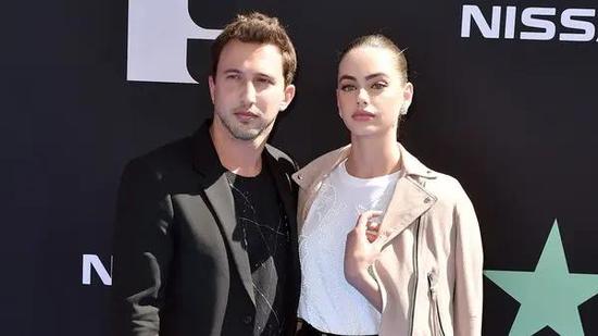 布兰登·科尔夫和他的女友以色列名模雅尔-谢尔比亚（Yael Shelbia）