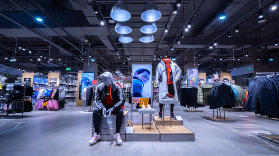 苏宁体育联手阿迪达斯年货节入驻北京马连道家乐福