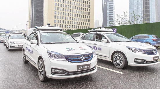 由东风公司牵头打造的“自动驾驶领航项目”在武汉经开区正式上线并开放体验。