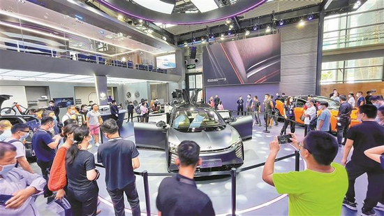 图为在深圳会展中心举行的2021粤港澳大湾区车展.