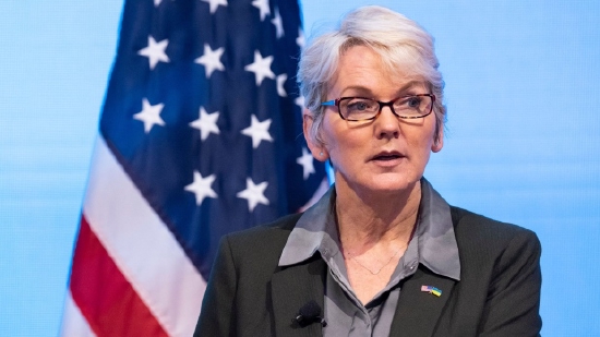 美国能源部长呼吁油气公司提高产量:"我们处于紧急状态"