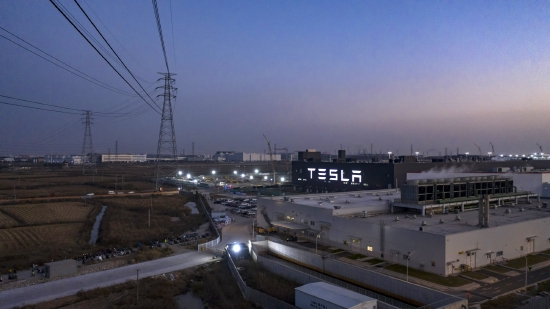 Tesla|特斯拉上海工厂据悉已经复产 为员工提供三餐和津贴