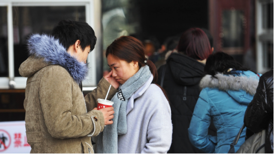 春运旅客量大幅下降！“阳康”的年轻人，不回家过年了？