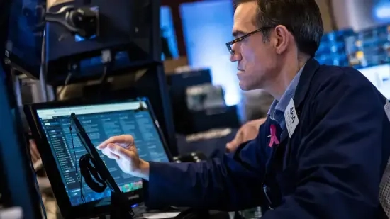 尾盘：美股涨跌不一 道指一度下跌逾300点