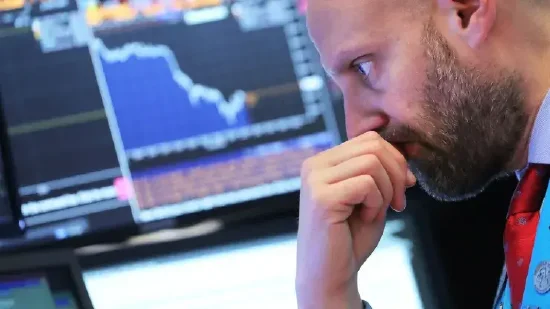 收盘：美股收跌道指下挫约400点 经济数据引发市场担忧