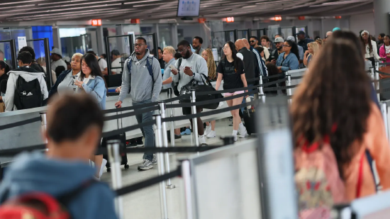 苹果发布:巨人一卡通回收-美国将要求部分游客提供过去 5 年的社交媒体记录