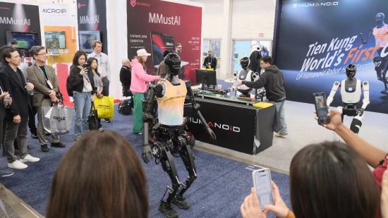 “能干活、会干活”天工机器人亮相CES2026