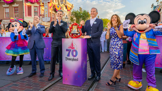 鲍勃・艾格与乔希・达马罗 