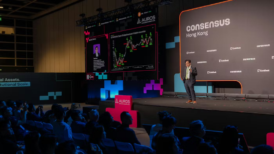 2026 年 2 月 11 日，中国香港，BitMine 董事长、Fundstrat 首席投资官托马斯・李在香港会议展览中心举办的 Consensus 香港加密货币大会上发言。