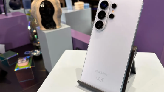 三星Galaxy S26系列发布：AI三引擎融合+隐私屏首发，两款机型涨价100美元