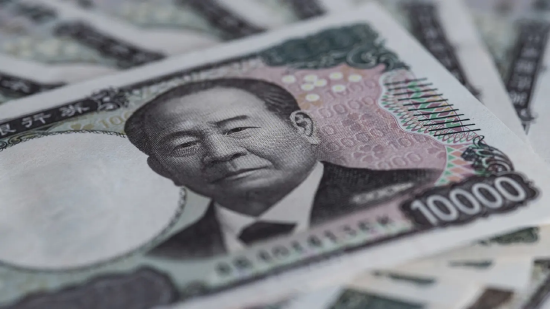 新版日本一万日元纸币（当前约合 66 美元）于 2024 年 7 月发行，币面印有被誉为日本近代经济之父的涩泽荣一肖像，在东京展出。
