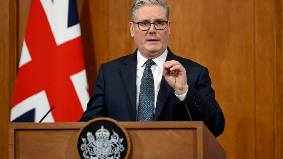 英国首相基尔・斯塔默 2026 年 3 月 5 日在伦敦唐宁街新闻发布会上通报中东局势。