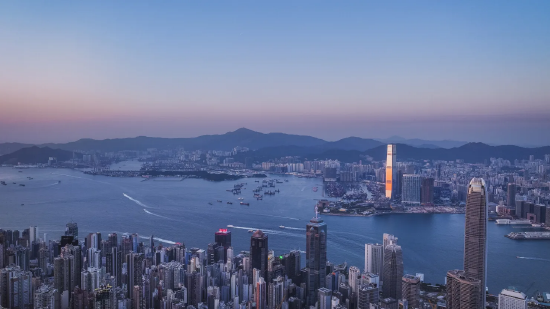 香港维多利亚港日落航拍图